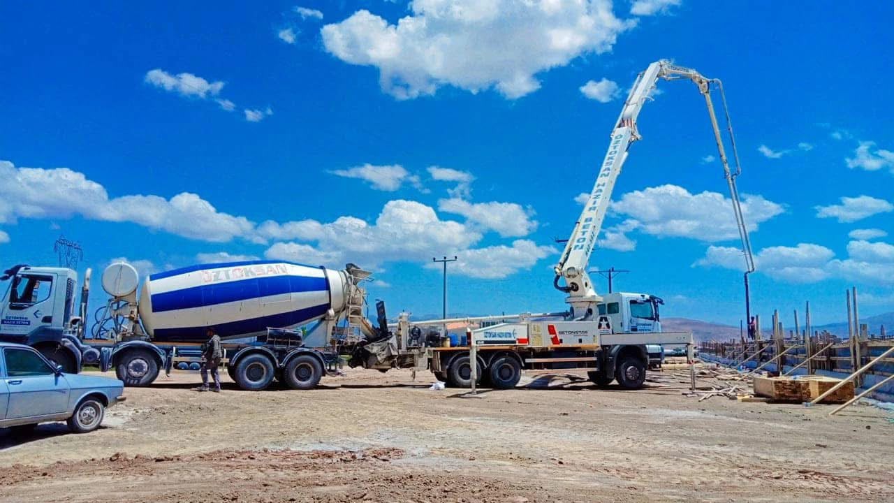 Öztoksan beton pompası şantiyede